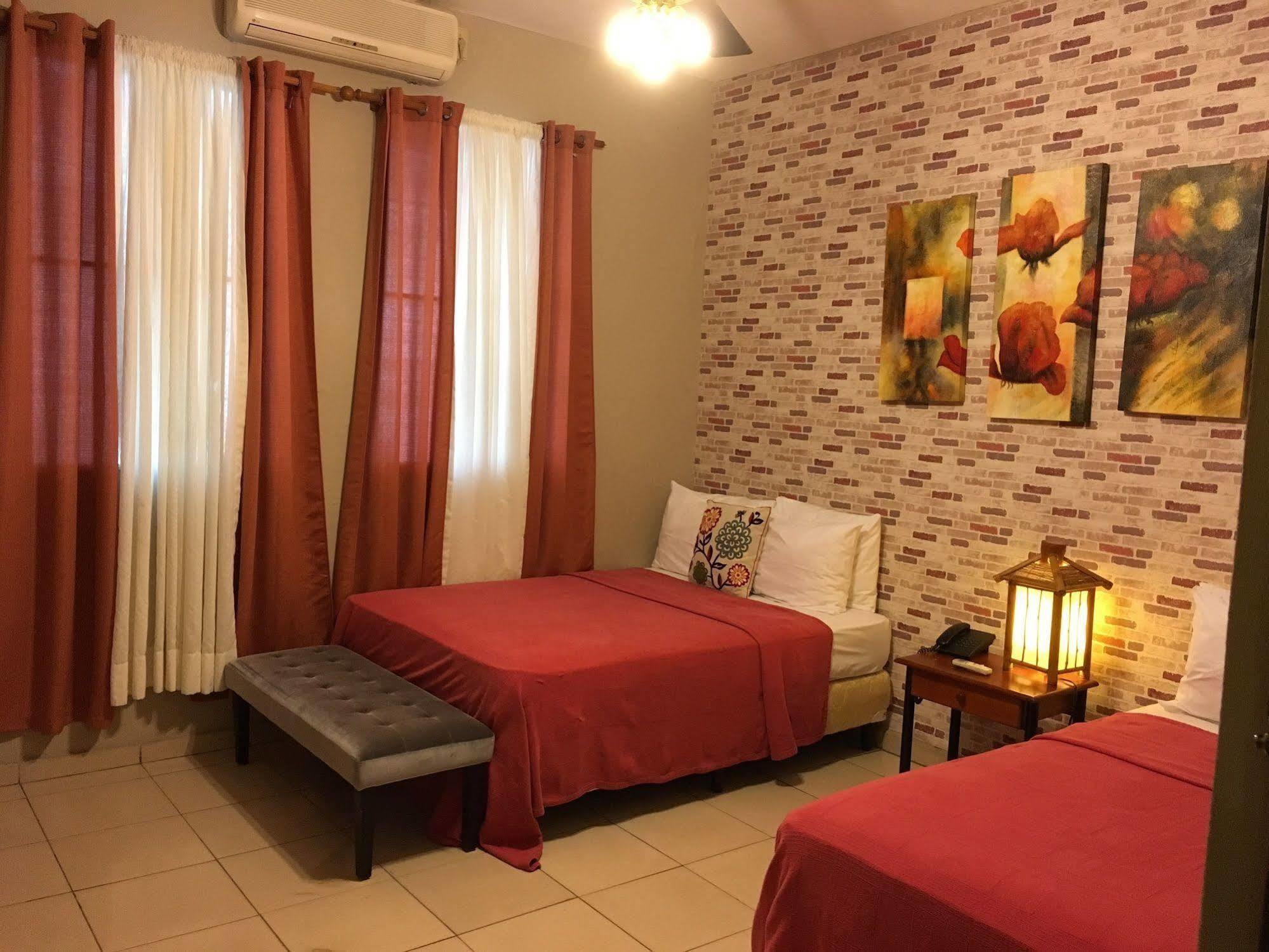 Panama House Bed & Breakfast Екстер'єр фото
